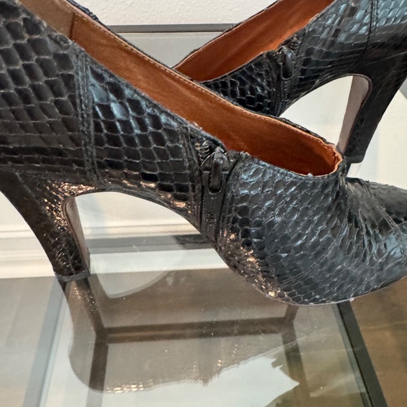 FRYE Ava Pump Snakeskin Black Ankle Boots w/side zip Size 10 - Picture 11 of 16